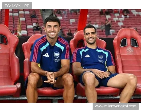 AC米兰球队明星球员高清图片欣赏，展现他们的风采与赛场风采